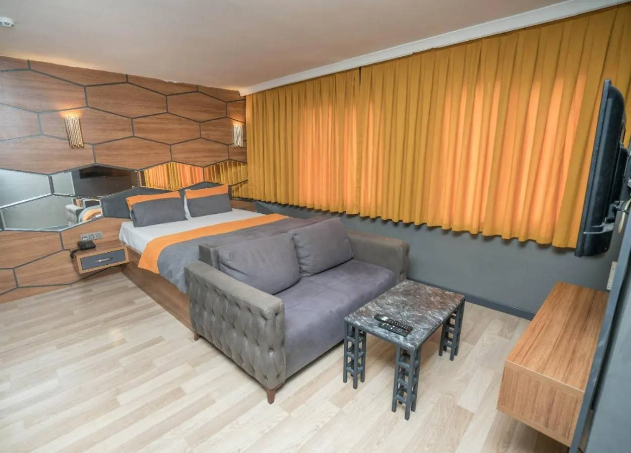 F&B Suite Istambul 3*,